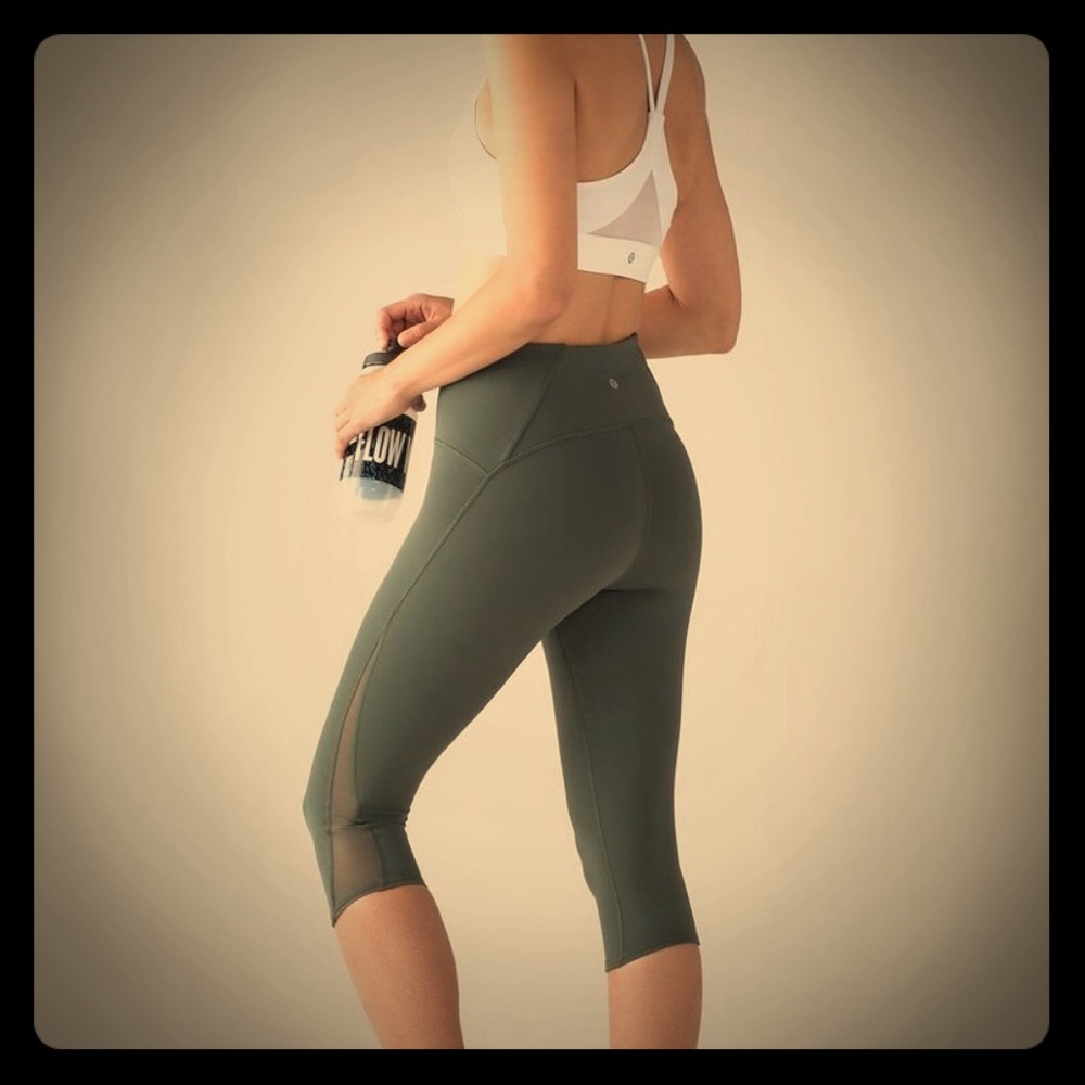 Lululemon Train Times Crop (17") 4 Highwaisted